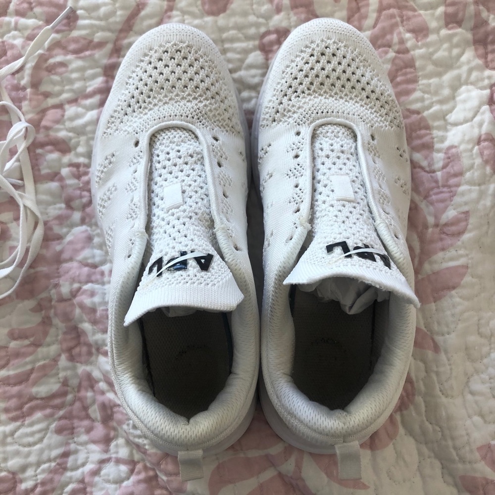 white sol techloom pro sneakers